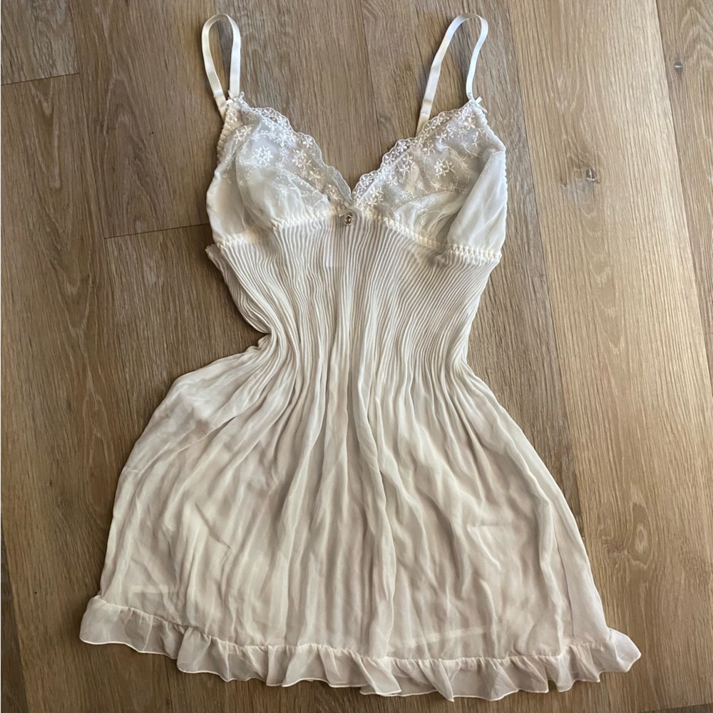 Línea Donatella White Lace Dainty Babydoll Slip Nightgown Size Medium